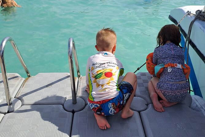 3-Hours Eye-Opening Stingray City Antigua - Transfer R/T included - Who will enjoy this most