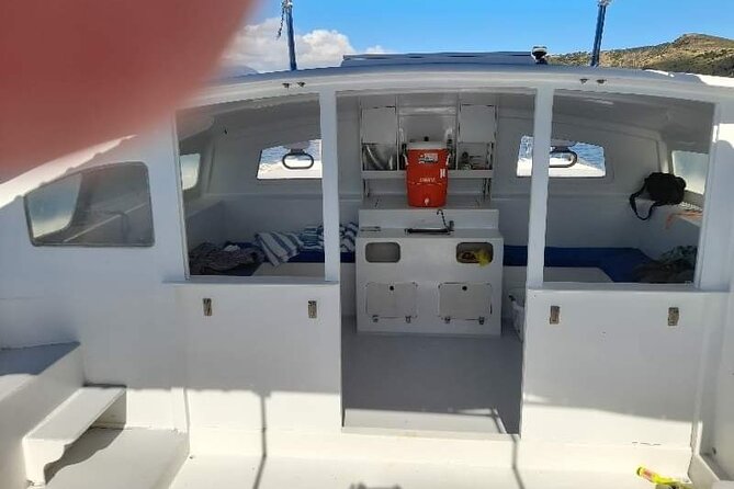 Catamaran private charter - A Private Charter Makes the Day Easier