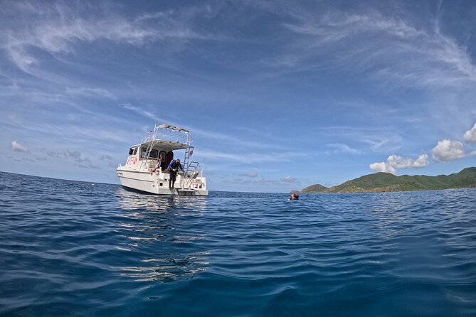 DiveCarib - An Eco-Friendly Certified Diver Trip in Antigua - Preparing the aluminum S80 tanks