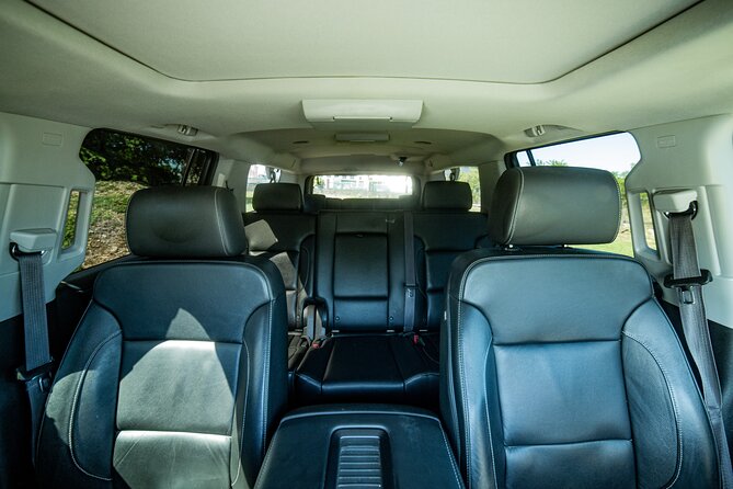 Luxury Airport transfer from or to Antigua Airport - A calm start at V.C. Bird International Airport