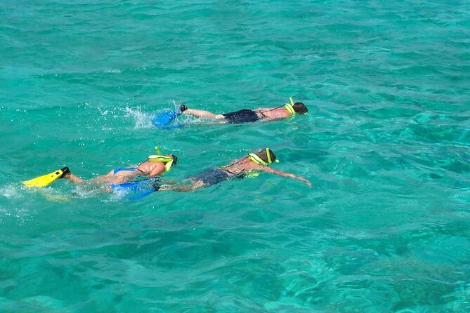Sail and Snorkel at Cades Reef - Crew service and the group-size question