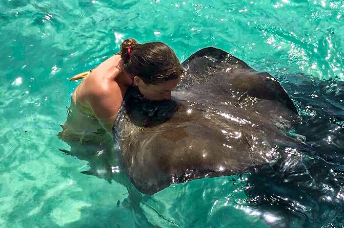 Stingray City experience, Devils Bridge and Long Bay Beach - What the guides add on the drive